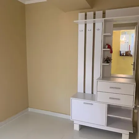 Apartment Agraria 1 Bedroom Basement *
